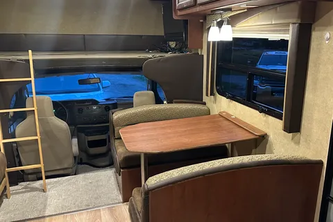 Hank’s Jayco Ford Class C