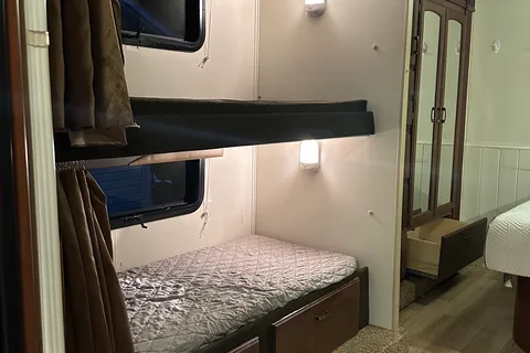 Hank’s Jayco Ford Class C