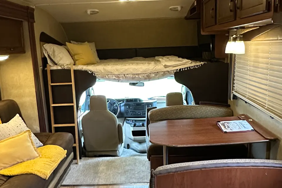 Hank’s Jayco Ford Class C