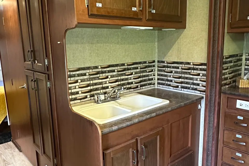 Hank’s Jayco Ford Class C