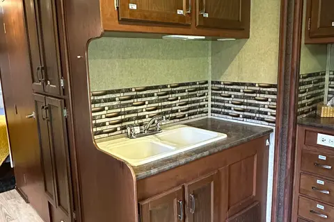 Hank’s Jayco Ford Class C