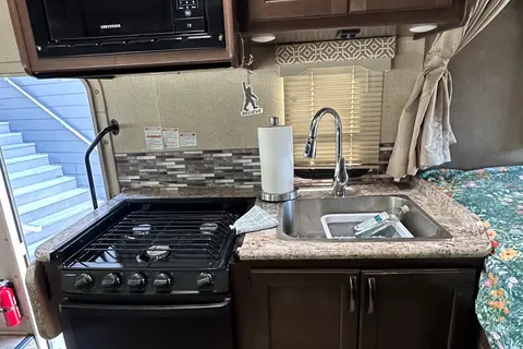 Alaska Adventure Thor Motor Coach 23H Class C