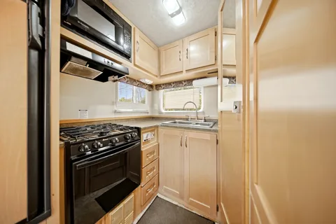Adventurer Manufacturing 19RK Class C