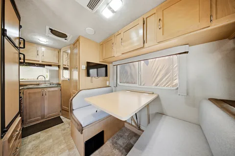 Adventurer Manufacturing 19RK Class C