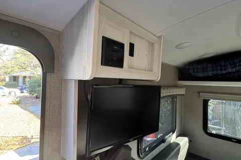 Reva's Flagstaff Epro Travel Trailer