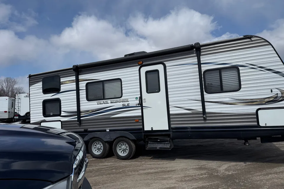 Heartland Trail Runner 25SLE 29’ Travel Trailer
