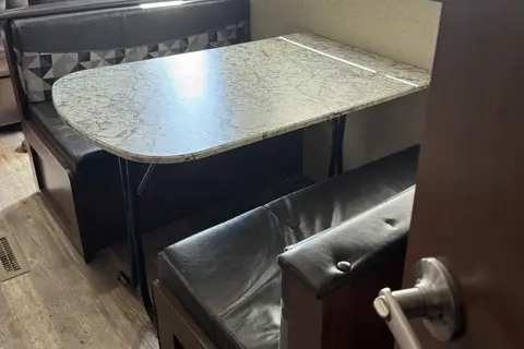 Heartland Trail Runner 25SLE 29’ Travel Trailer