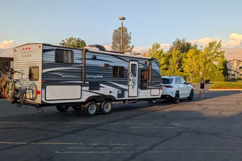 Cozy 26’ Family Travel Trailer | Solar Powered & Off-Grid Ready | Sleeps 8