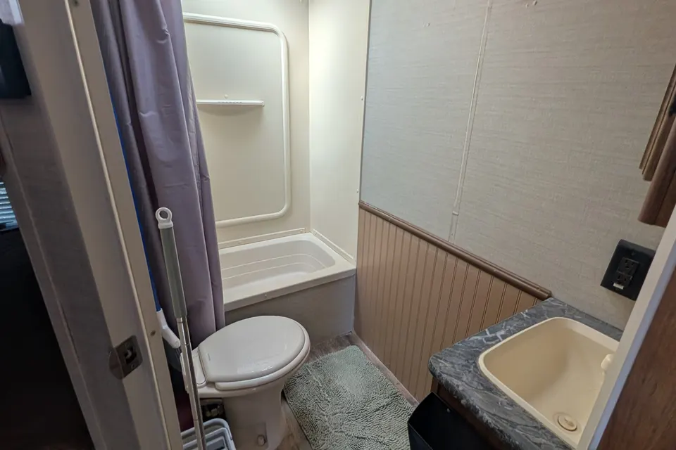 Cozy 26’ Family Travel Trailer | Solar Powered & Off-Grid Ready | Sleeps 8