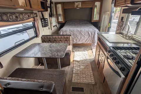 Cozy 26’ Family Travel Trailer | Solar Powered & Off-Grid Ready | Sleeps 8