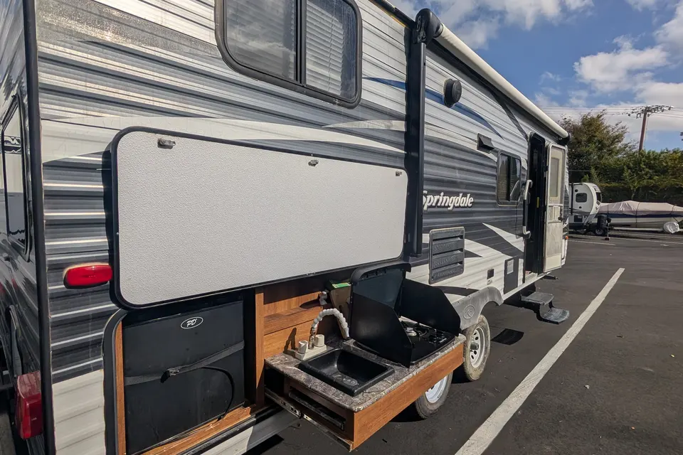 Cozy 26’ Family Travel Trailer | Solar Powered & Off-Grid Ready | Sleeps 8