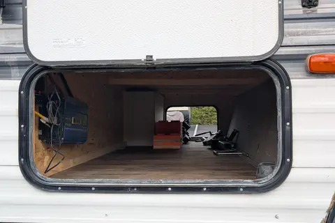 Cozy 26’ Family Travel Trailer | Solar Powered & Off-Grid Ready | Sleeps 8