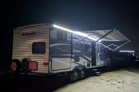 Cozy 26’ Family Travel Trailer | Solar Powered & Off-Grid Ready | Sleeps 8