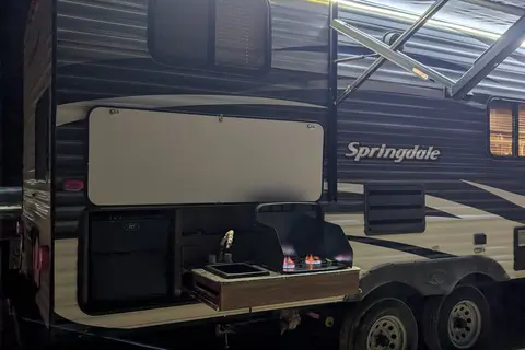 Cozy 26’ Family Travel Trailer | Solar Powered & Off-Grid Ready | Sleeps 8