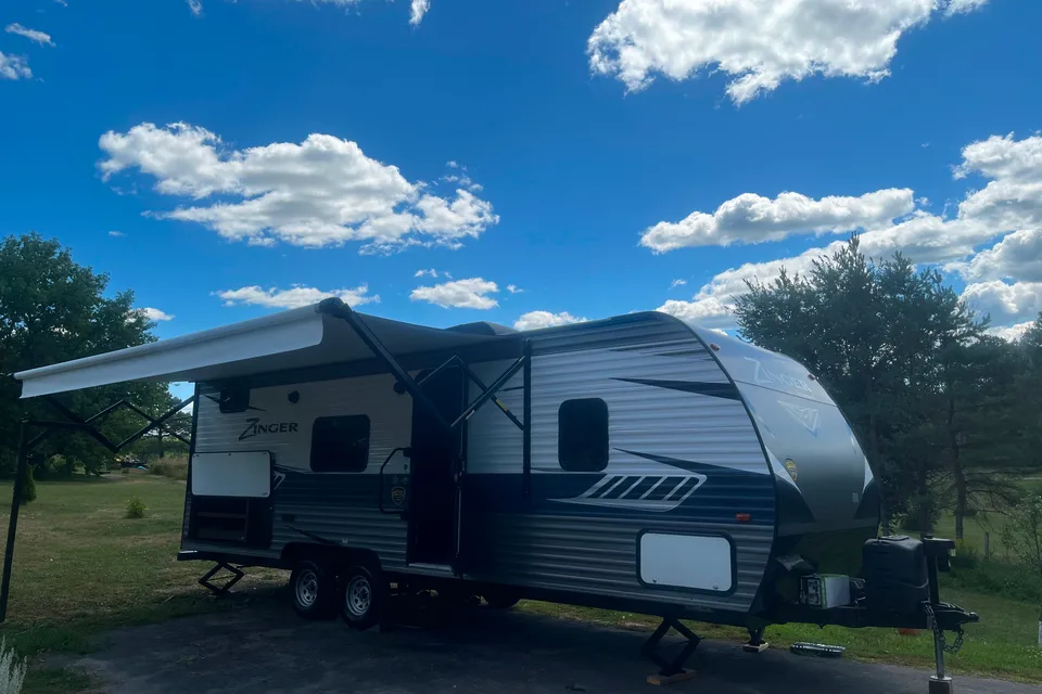 Family friendly Crossroads Zinger Travel Trailer