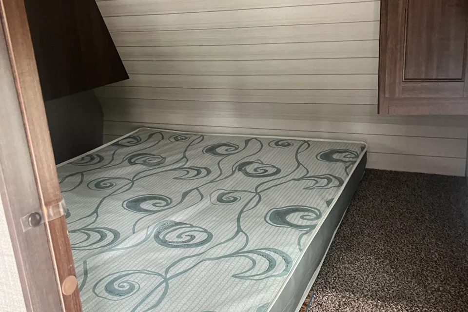 Family friendly Crossroads Zinger Travel Trailer