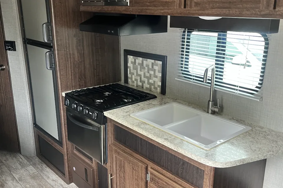 Family friendly Crossroads Zinger Travel Trailer