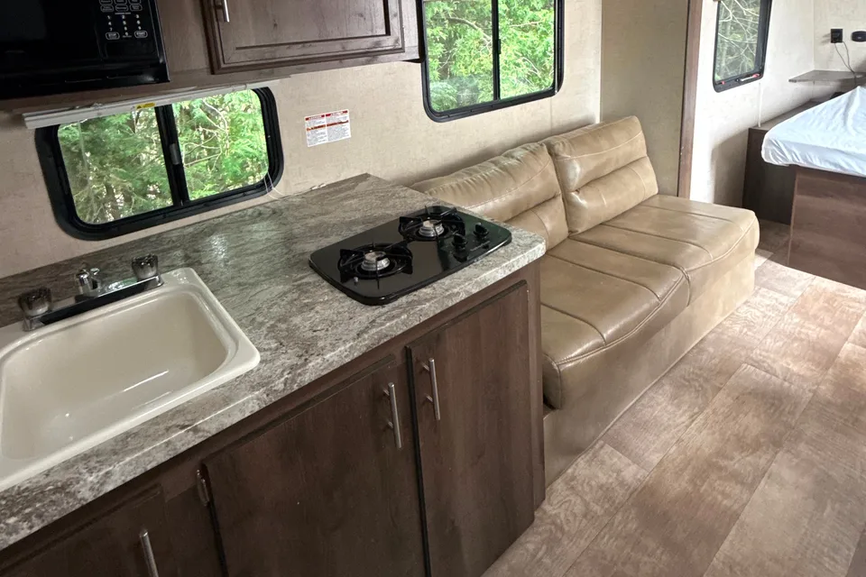 Country Side KZ Escape E231BH Travel Trailer