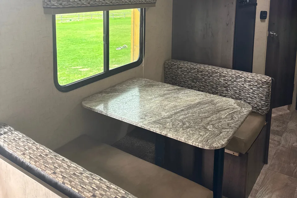 Country Side KZ Escape E231BH Travel Trailer