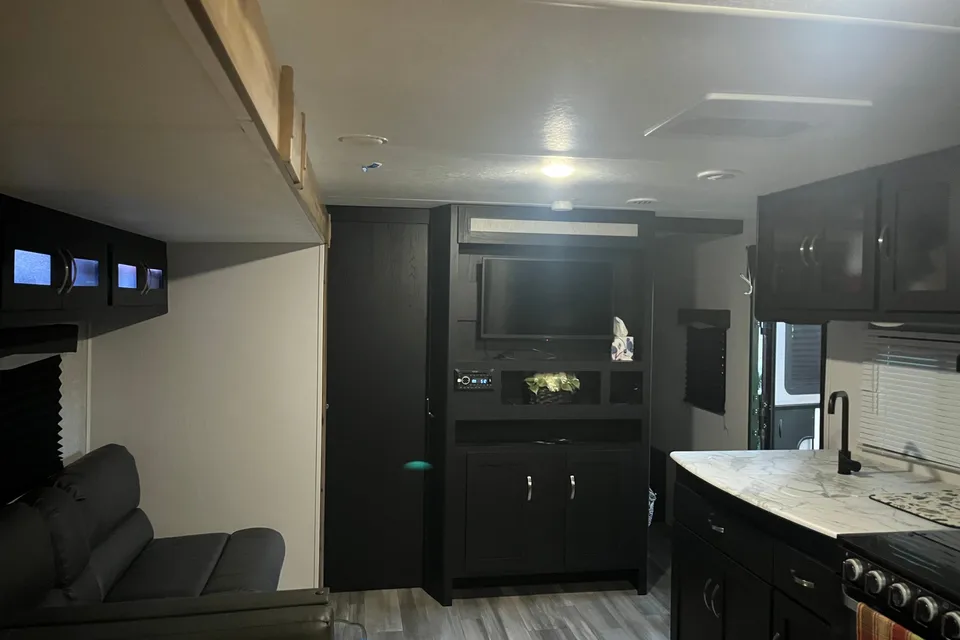 2022 Freedom Express 29SE TT Sleeps up to 10!