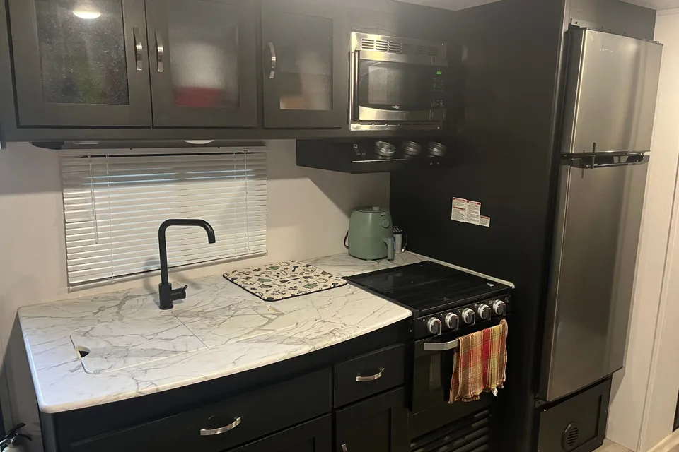 2022 Freedom Express 29SE TT Sleeps up to 10!