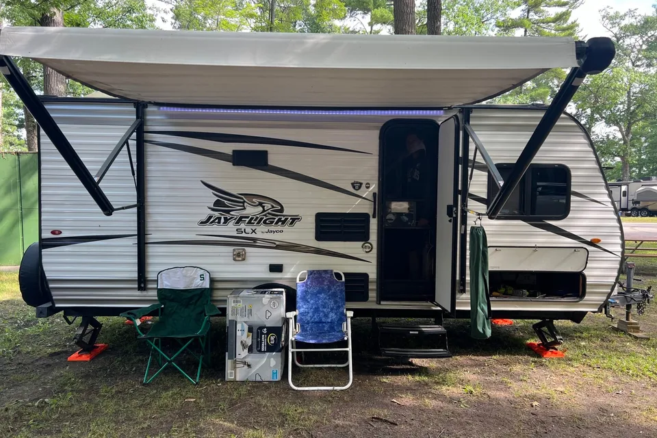 April's Travel Trailer - 10" Serta Memory Foam Queen Mattress