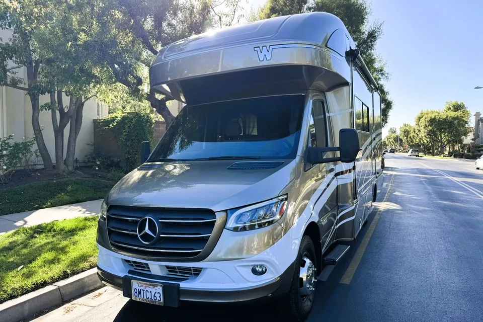 ㉦ Mocha 𝗕𝗲𝗻𝘇 ㉦ Luxury Mercedes • Low Mileage Sprinter •