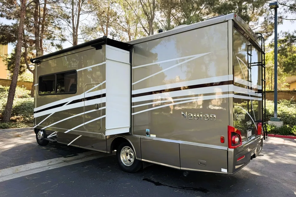 ㉦ Mocha 𝗕𝗲𝗻𝘇 ㉦ Luxury Mercedes • Low Mileage Sprinter •