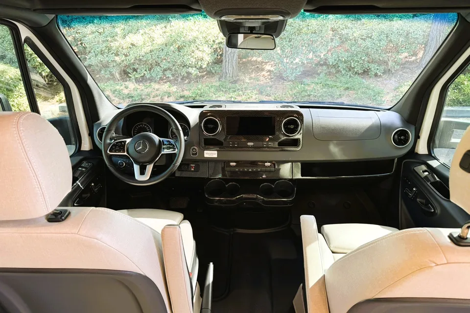㉦ Mocha 𝗕𝗲𝗻𝘇 ㉦ Luxury Mercedes • Low Mileage Sprinter •