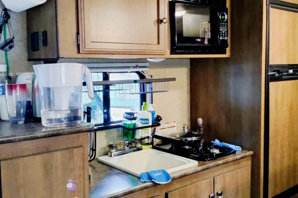 Easy to tow by minivan w/shower & sleeps 5 by Port Perry! 2017 KZ Sportsmen Classic Lightweight Travel Trailer