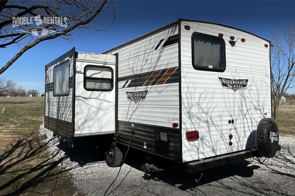 WILDWOOD X-LITE Bunkhouse w/ Keyless Entry, Private Master & Elec Fireplace