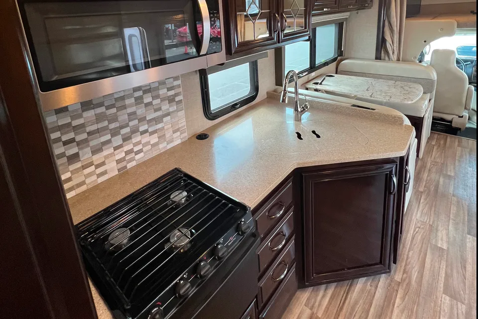 Luxury Trails: Thor Quantum WS31 Adventure Haven