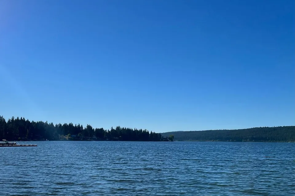 Waterfront RV Cottage WITH DOCK on Gorgeous Lac La Hache