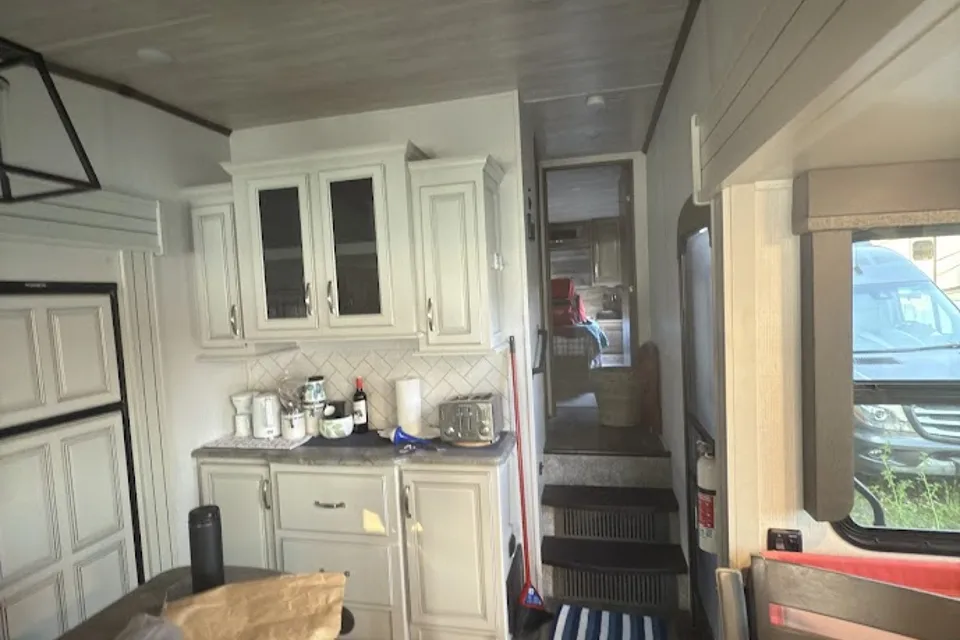Waterfront RV Cottage WITH DOCK on Gorgeous Lac La Hache