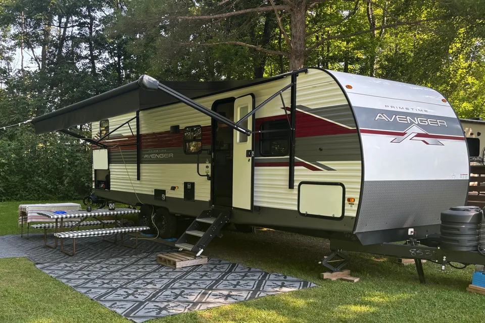 Adventure awaits! Fully stocked, Sleeps 8, Pet friendly!