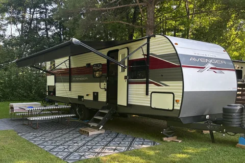 Adventure awaits! Fully stocked, Sleeps 8, Pet friendly!