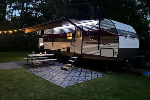 Adventure awaits! Fully stocked, Sleeps 8, Pet friendly!