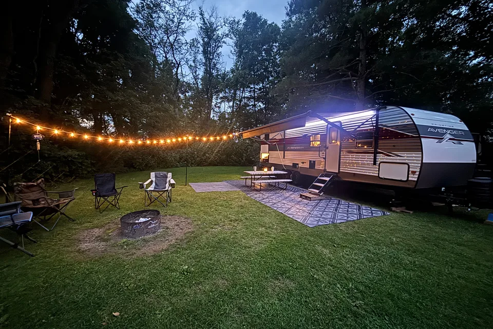 Adventure awaits! Fully stocked, Sleeps 8, Pet friendly!