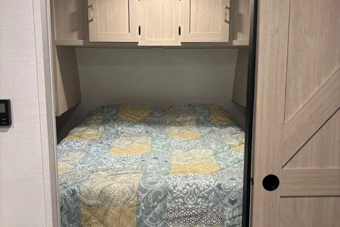 Adventure awaits! Fully stocked, Sleeps 8, Pet friendly!