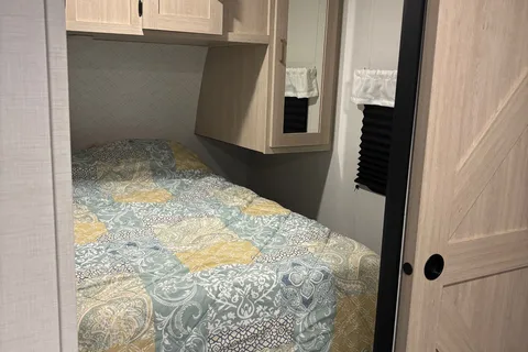 Adventure awaits! Fully stocked, Sleeps 8, Pet friendly!