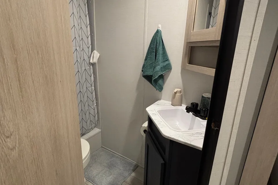 Adventure awaits! Fully stocked, Sleeps 8, Pet friendly!