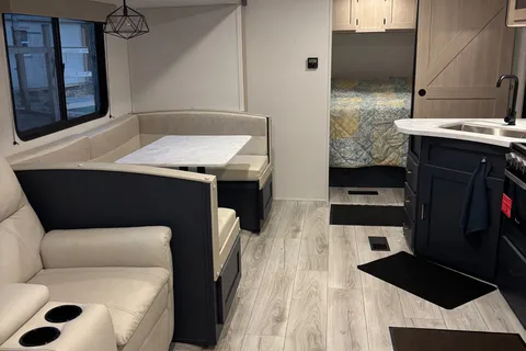 Adventure awaits! Fully stocked, Sleeps 8, Pet friendly!