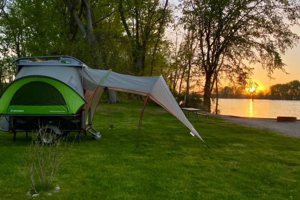 On the Go - Tent Trailer