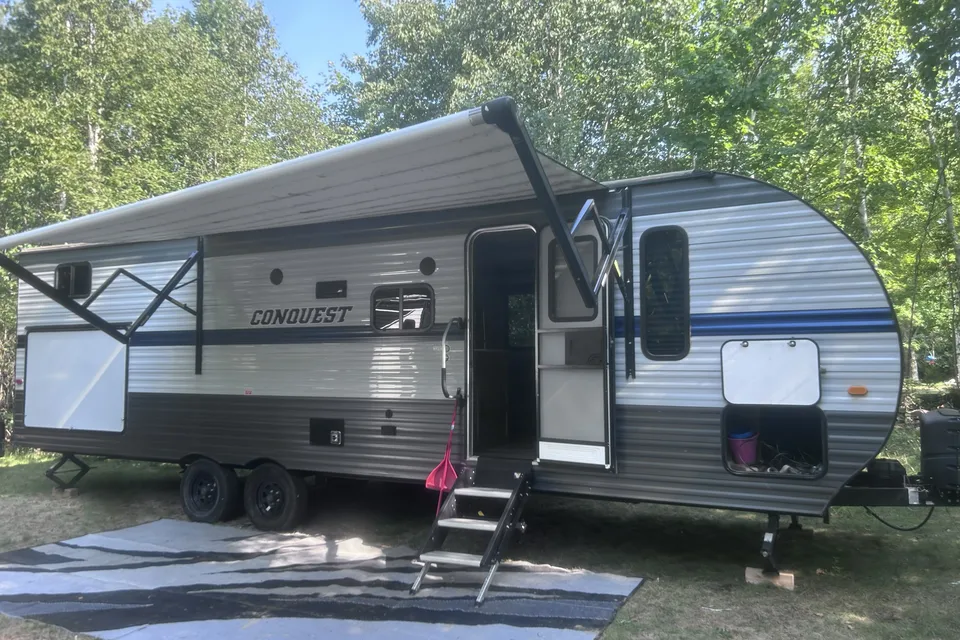 The Northern Escape - Spacious 33’ Family Camping Retreat