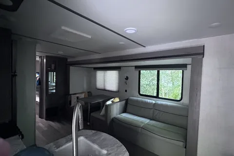 The Northern Escape - Spacious 33’ Family Camping Retreat
