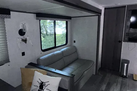 The Northern Escape - Spacious 33’ Family Camping Retreat