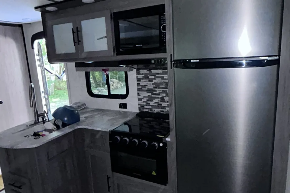 The Northern Escape - Spacious 33’ Family Camping Retreat