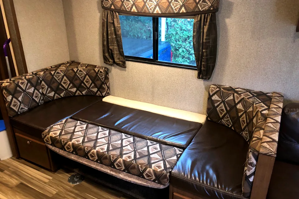2016 Shasta Flyte 3150k Bunk Model