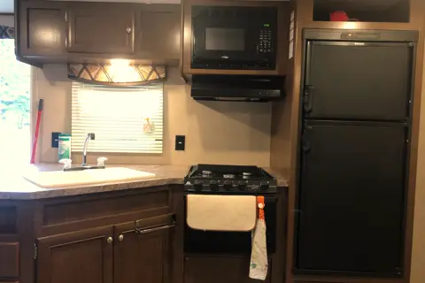 2016 Shasta Flyte 3150k Bunk Model
