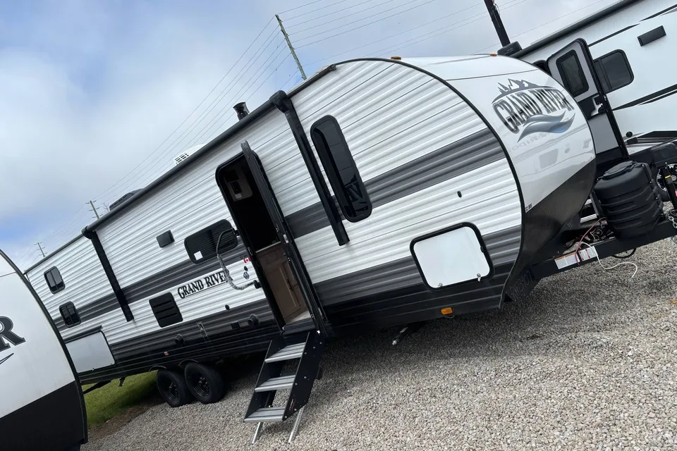 Michael-Shane's Grand River 32BRE Travel Trailer